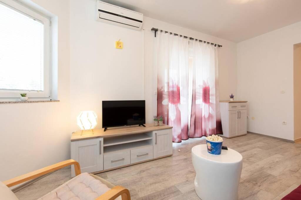 Apartments Doris, Krk Veglia Exterior foto