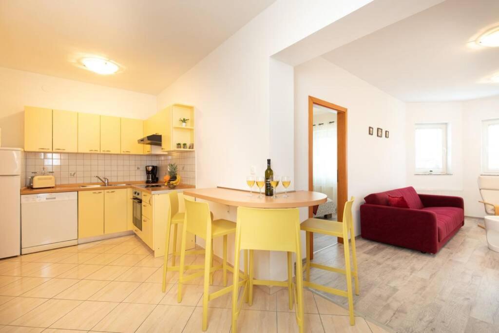 Apartments Doris, Krk Veglia Exterior foto