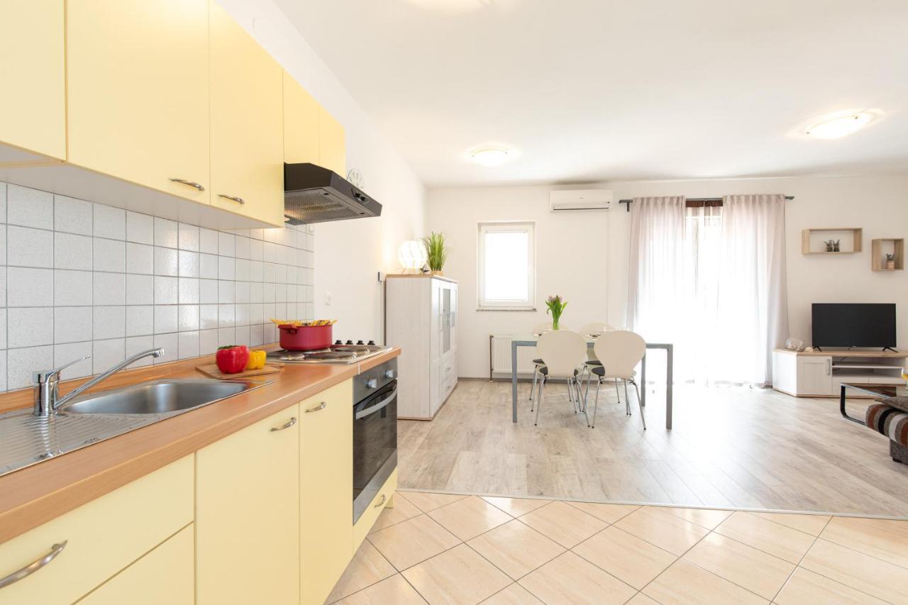 Apartments Doris, Krk Veglia Exterior foto